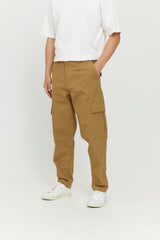 Tian ist 1,86 und trägt Größe M