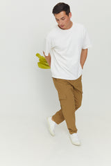 Tian ist 1,86 und trägt Größe M