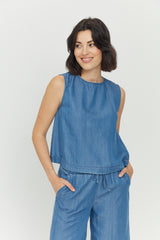 Maren ist 1,72 und trägt Größe S