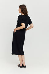 Jasmin ist 1,76 und trägt Größe S