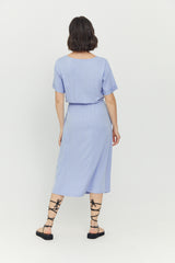 Maren ist 1,72 und trägt Größe S