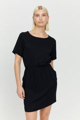 Violina ist 1,75 und trägt Größe S