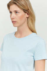 Ina ist 1,75 und trägt Größe S