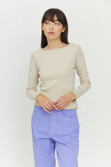 Nika ist 1,79 und trägt die Größe S