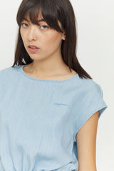 Nika ist 1,79 und trägt die Größe S