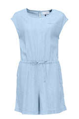 Nika ist 1,79 und trägt die Größe S