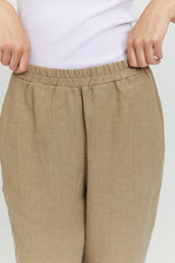 Jasmin ist 1,76 und trägt Größe S