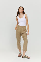 Jasmin ist 1,76 und trägt Größe S