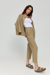 Jasmin ist 1,76 und trägt Größe S