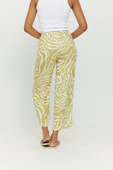 Anthea ist 1,79 und trägt die Größe S