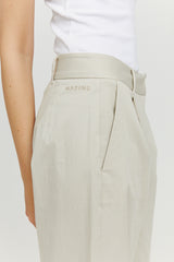 Nika ist 1,79 und trägt die Größe S