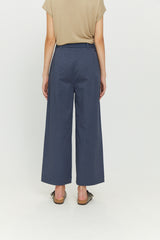 Nika ist 1,79 und trägt die Größe S