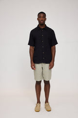 Terence ist 1,90 und trägt Größe L