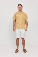 Lennox ist 1,90 und trägt Größe L