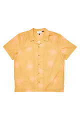 Lennox ist 1,90 und trägt Größe L