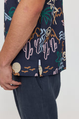 Lennox ist 1,90 und trägt Größe L