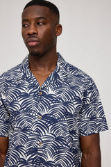 Terence ist 1,90 und trägt Größe L