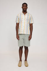 Terence ist 1,90 und trägt Größe L