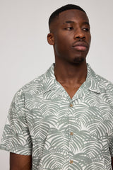 Terence ist 1,90 und trägt Größe L