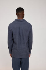 Terence ist 1,90 und trägt Größe L