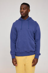 Terence ist 1,90 und trägt Größe L