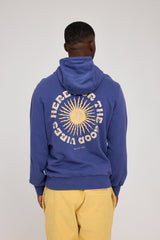 Terence ist 1,90 und trägt Größe L