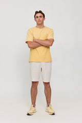 Lennox ist 1,90 und trägt Größe L