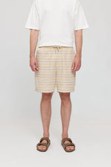 Nick ist 1,88 und trägt Größe L