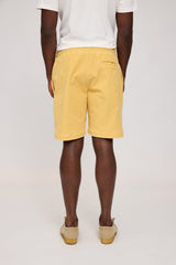 Terence ist 1,90 und trägt Größe L