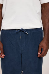 Terence ist 1,90 und trägt Größe L