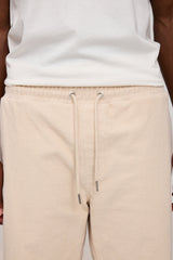 Terence ist 1,90 und trägt Größe L