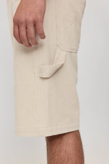 Lennox ist 1,90 und trägt Größe L