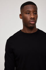 Terence ist 1,90 und trägt Größe L