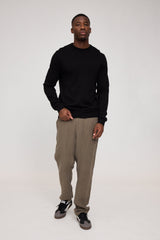 Terence ist 1,90 und trägt Größe L