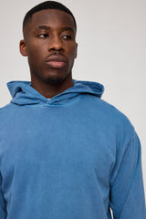 Terence ist 1,90 und trägt Größe L