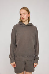 Julia ist 1,78 und trägt Größe S