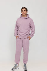 Lennox ist 1,90 und trägt Größe L