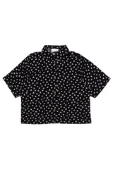 Julia ist 1,78 und trägt Größe S