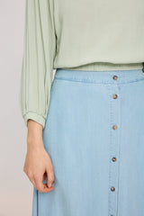 Julia ist 1,78 und trägt Größe S