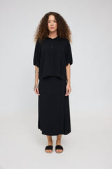 Mandy ist 1,68 und trägt Größe S