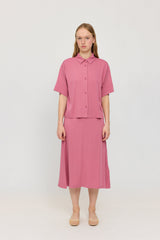 Julia ist 1,78 und trägt Größe S