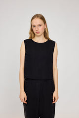 Julia ist 1,78 und trägt Größe S