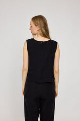 Julia ist 1,78 und trägt Größe S