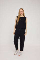 Julia ist 1,78 und trägt Größe S