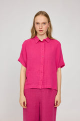 Julia ist 1,78 und trägt Größe S