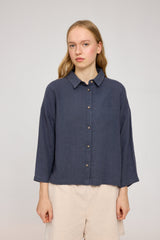 Julia ist 1,78 und trägt Größe S