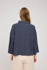 Julia ist 1,78 und trägt Größe S