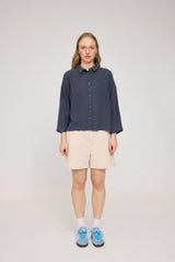 Julia ist 1,78 und trägt Größe S