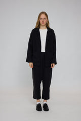 Julia ist 1,78 und trägt Größe S