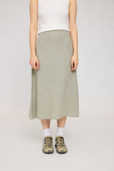 Julia ist 1,78 und trägt Größe S